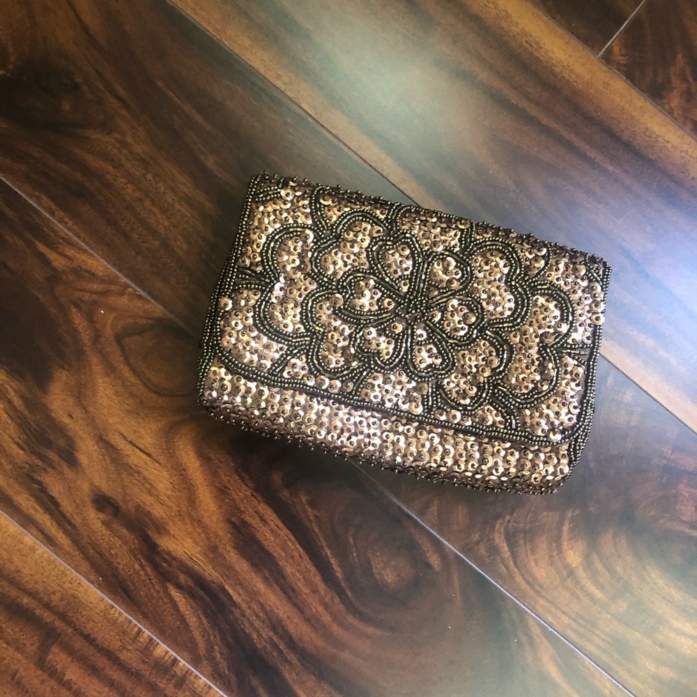 Beaded clutch